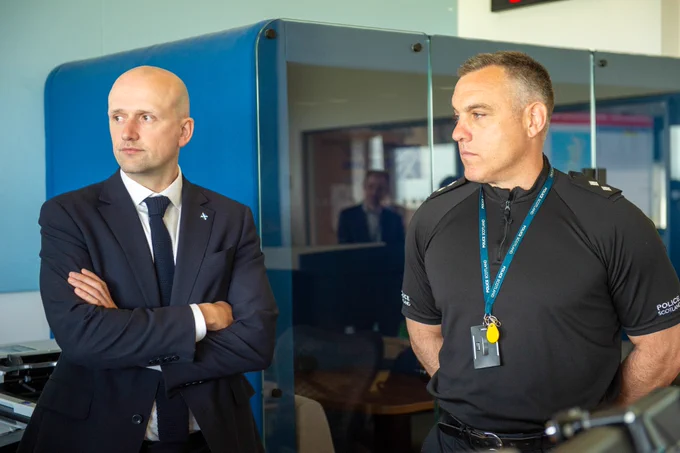 Transport Secretary Stephen Flynn with Police Scotland resilience staff at the Traffic Scotland National Control Centre.