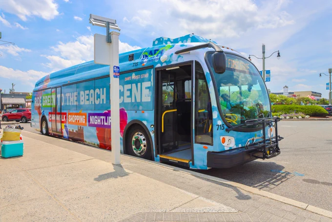 Photo of Route 201 Electric bus at Rehoboth Bandstand