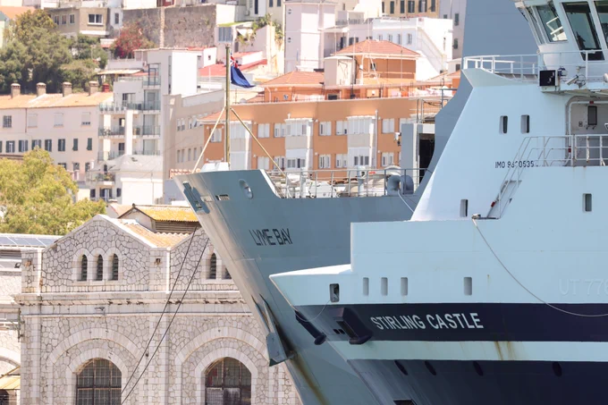 Stirling Castle cranes equipment onto RFA Lyme Bay