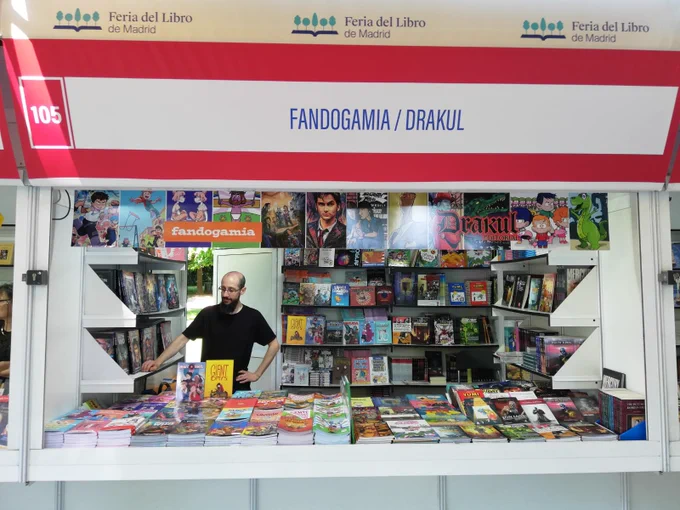 Caseta de Fandogamia y Drakul en la Feria del Libro de Madrid 2026.
