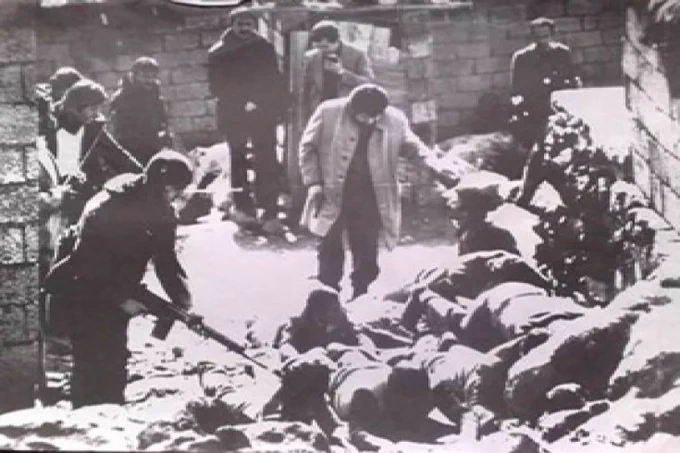 Çorum Katliamı, bu ülkenin karanlıkta bırakılan hafızasıdır; acısı dinmeyen, adaleti sağlanmayan, hakikatiyle hâlâ yüzleşilmeyen büyük bir yaradır.

Çorum’dan Maraş’a, Sivas’tan Gazi’ye uzanan bu karanlık hafıza hâlâ canlıdır. Alevilere yönelen nefretin, inkârın ve cezasızlık düzeninin karşısında; hafızayı diri tutacak, hakikat ve adalet arayışımızdan asla vazgeçmeyeceğiz.

Katledilen canlarımızı saygıyla anıyorum. Eşit yurttaşlık temelinde; inancımızla, kimliğimizle, farklılıklarımızla bir arada ve özgür yaşayacağımız ortak yaşamı hep birlikte var edeceğiz. 
#ÇorumKatliamı