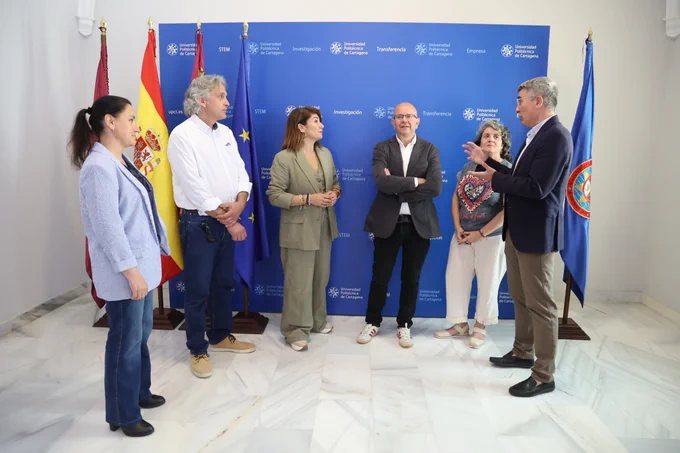 Autoridades y técnicos del Ayuntamiento y la UPCT que han participado en la presentación