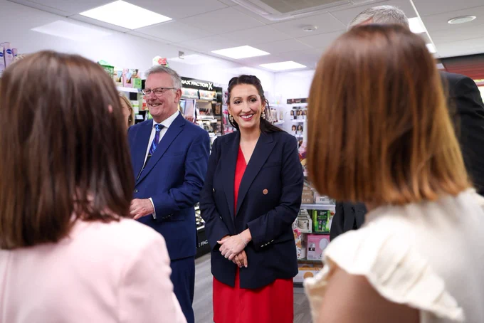 Photo of four people - deputy First Minister Emma Little-Pengelly in centre with Health Minister Mike Nesbitt to left. Two people in foreground of image with backs to camera.