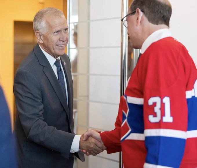 Le sénateur américain Thom Tillis et l’ambassadeur du Canada Mark Wiseman