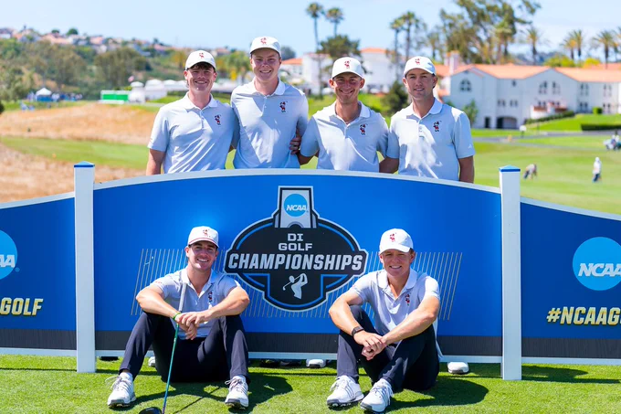 Team photo of Louisville Men's Golf in Carlsbad, CA for the NCAA Championship.