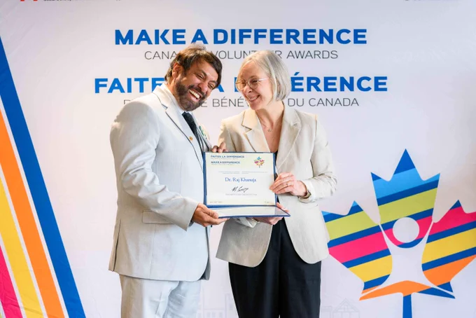 Minister Hajdu speaking with event participant.  