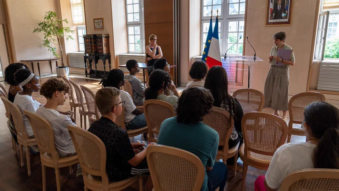 Les élèves du collège Nelson-Mandela lors du discours de la sous-préfète Hélène Hess