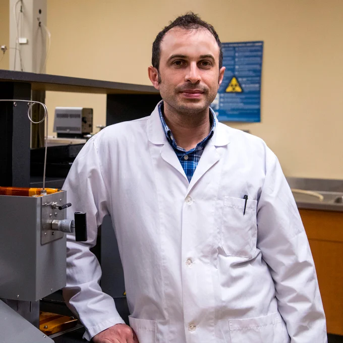 Ali Ubeyitogullari in his lab.