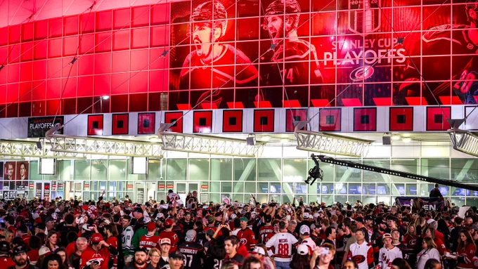 Photo of the twelfth warning flag outside the Lenovo Center 