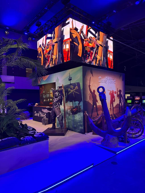 A photograph of the Sea of Thieves stand at TwitchCon Europe, featuring an anchor and a statue of the Skeleton Lord Captain Flameheart.