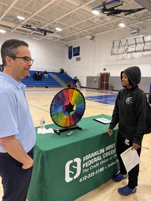 students stopping at FMFCU reality fair table