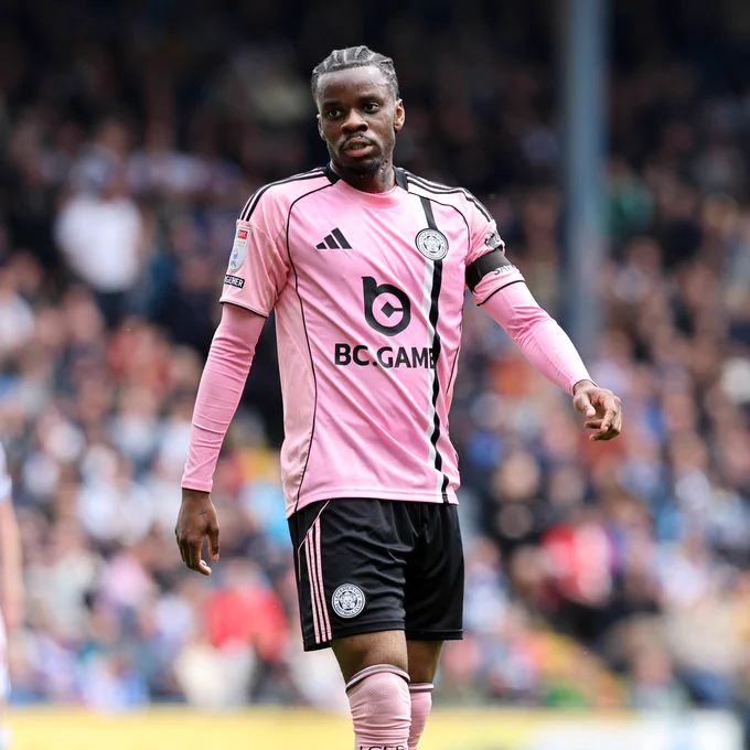Stephy Mavididi playing for Leicester City.