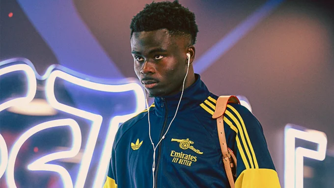 Bukayo Saka arrives.