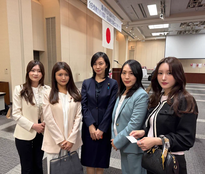 Sarinaさん、新藤加菜、梅村みづほさん、橋本琴絵さん、東京まななさん