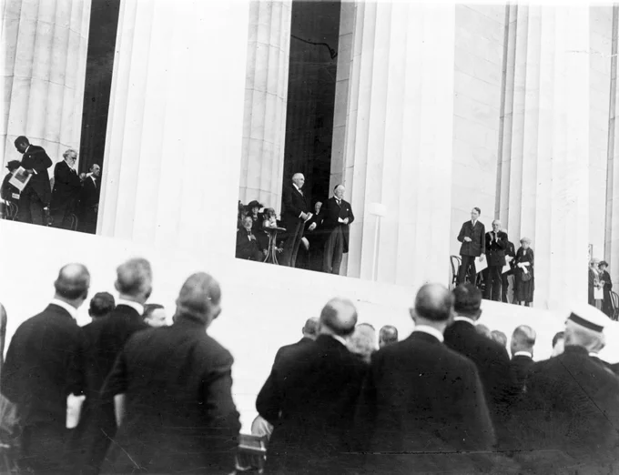 The Lincoln Memorial Commission chairman (and former president) William Howard Taft (right) presents the Lincoln Memorial to President Warren G. Harding (left). 