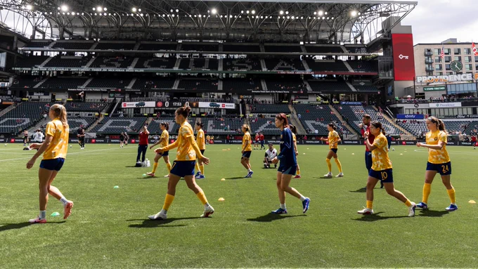 URFC players warming up during PORvUTA