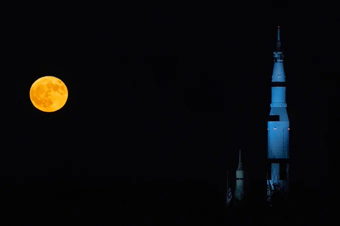 This supermoon and Blue Moon rises over Huntsville, Alabama, home to NASA’s Marshall Space Flight Center, Aug. 19. Credit: NASA/Michael DeMocker
