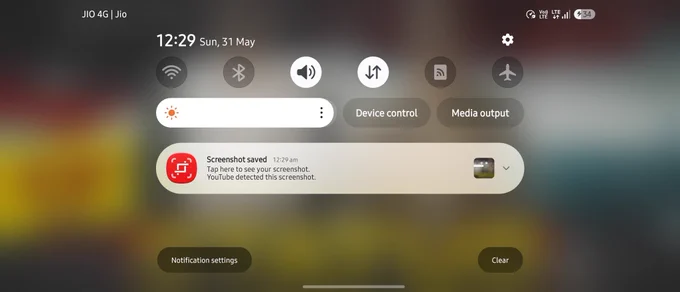 अभी तक Google या YouTube ने कोई official statement नहीं दिया है कि यह notification exactly क्यों दिखाया जा रहा है।

लेकिन reports और Android documentation देखकर सबसे strong possibility यह है कि YouTube ने Android 14/15 के नए Screenshot Detection API का इस्तेमाल शुरू किया है।

