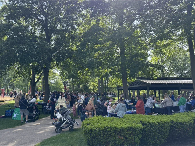 park full of kids and families