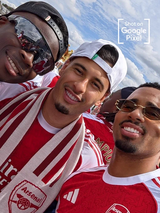 Bukayo Saka, Gabriel Martinelli and Gabriel Jesus pose for a selfie on the Champions bus 