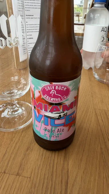 Eine Flasche Bier: ein Pale Ale der Marke Miami Vice