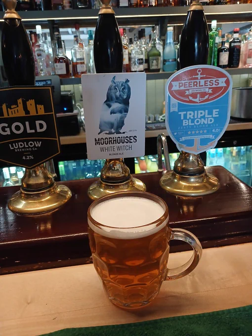 With Pale Ale malt for colour and biscuit notes plus wheat for that rich mouthfeel, this brew  is light straw in hue with Cascade and Centennial hops delivering citrus aroma, pine, tangerine and grapefruit notes on the tastebuds.