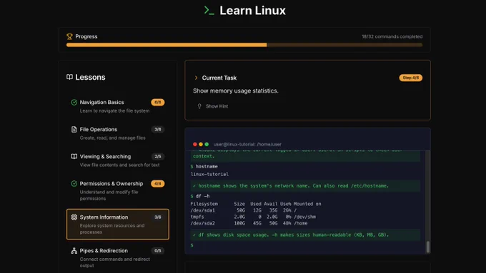 Captura de una plataforma interactiva llamada “Learn Linux”, con una interfaz oscura y acentos amarillos. Se ve el progreso del curso con 18 de 32 comandos completados, una lista de lecciones a la izquierda y una terminal simulada a la derecha. La tarea actual pide mostrar estadísticas de uso de memoria, porque Linux también quiere saber cuánta RAM se está comiendo todo.