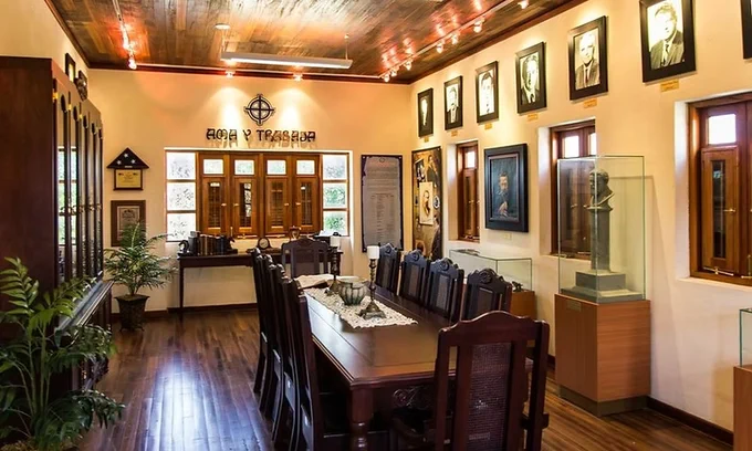 En ésta sala de la CASA MUSEO FEDERICO DEGETAU en AIBONITO se encuentran las fotos y legados de los 20 COMISIONADOS RESIDENTES que ha tenido Puerto Rico en Washington DC.