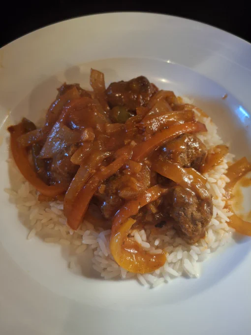 Meatballs with Hungarian-style "Lecso" sauce.