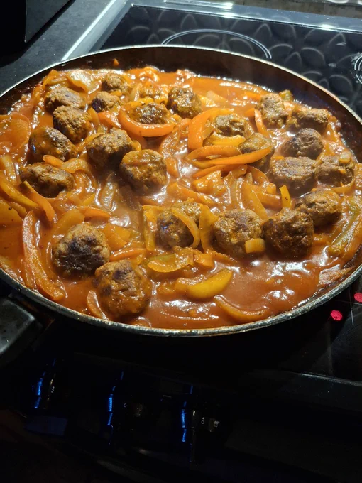 Meatballs with Hungarian-style "Lecso" sauce.