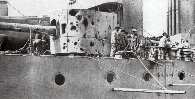 Workmen beginning repairs on HMS Warspite at Rosyth Dockyard in June 1916. Note the shrapnel damage to a 6-inch gun. Image: Franklin Collection, as used in 'Warspite' by Iain Ballantyne.