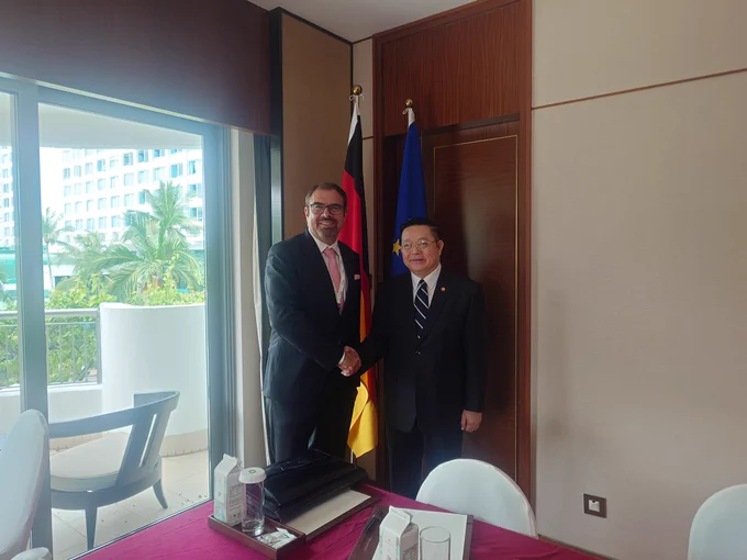 Germany's Minster of State Florian Hahn with Secretary-General of ASEAN Dr. Kao Kim Hourn. 