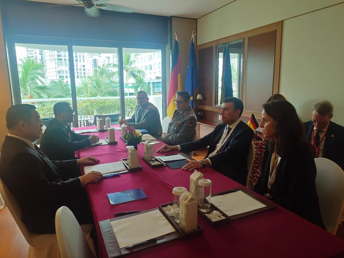 Germany's Minister of Defence, Dr. Nils Schmid with with Secretary-General of ASEAN Dr. Kao Kim Hourn. 