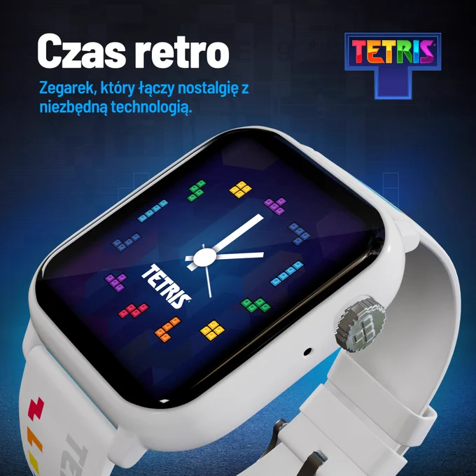 Bia\u0142y smartwatch MYPLAY WATCH z prostok\u0105tn\u0105 tarcz\u0105, na kt\u00F3rej jako znaczniki godzin widniej\u0105 kolorowe klocki Tetrisa (tetromino), bia\u0142e wskaz\u00F3wki oraz logo \u201ETETRIS\u201D tu\u017C pod wskaz\u00F3wkami. W prawym g\u00F3rnym rogu widnieje  kolorowe logo \u201ETETRIS\u201D na klocku Tetrimino \"T\". Napis w lewym g\u00F3rnym rogu: \u201ECzas retro\u201D oraz \u201EZegarek, kt\u00F3ry \u0142\u0105czy nostalgi\u0119 z niezb\u0119dn\u0105 technologi\u0105\u201D.