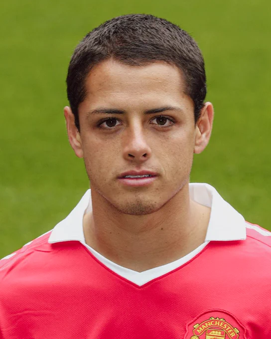 Javier Hernandez gets his portrait shot ahead of the new season with the club!