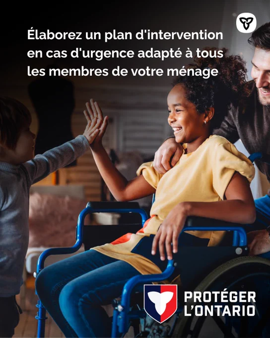 Un enfant en fauteuil roulant qui tape dans la main d'un autre enfant. Text: Élaborez un plan d'intervention en cas d'urgence adapté à tous les membres de votre ménage 