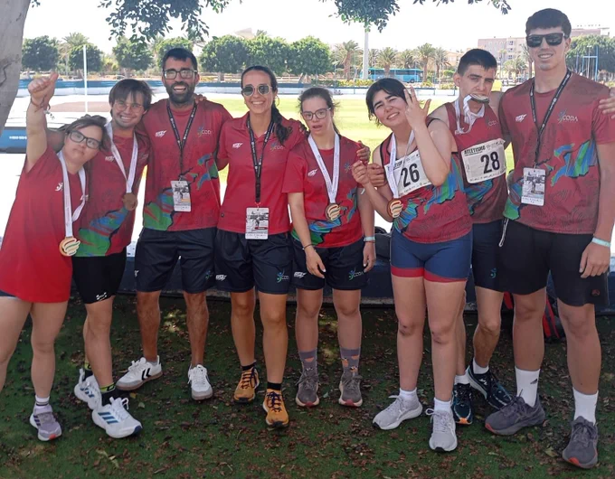 🏅👏 Enhorabuena a los deportistas del Club CODA, usuarios del #CAMDHuelva, por sus excelentes resultados en el Campeonato de España de Atletismo Adaptado celebrado en Las Palmas.

🥇🥈🥉 13 medallas y grandes actuaciones que reflejan su esfuerzo, compromiso y superación.

¡Felicidades también a su equipo técnico! 💪

#CAMD #AtletismoAdaptado #DeporteInclusivo #Huelva #AndalucíaEsDeporte
