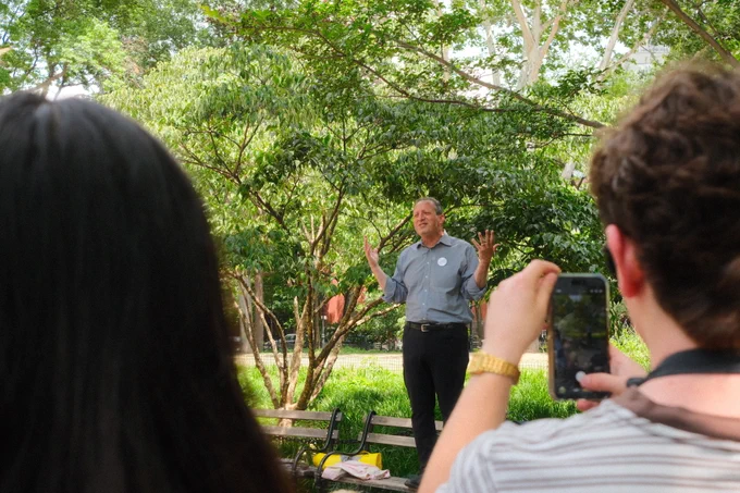 Speaking to a group of canvassers