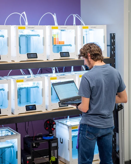 Student using a 3D printer in the Fabspace at the Sunderland Foundation Innovation Lab.