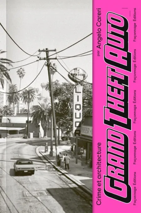 French book cover for Grand Theft Auto: Crime et architecture by Angelo Coreri, featuring a black-and-white street photograph with palm trees, power lines, and a motel-style sign. A bright pink vertical band on the right displays the large stylized Grand Theft Auto title, with repeated Façonnage Éditions branding along the edge.