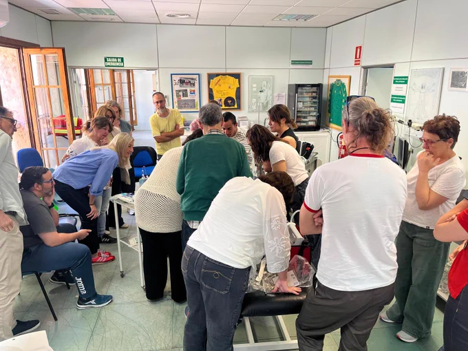 🚑🏃‍♀️ El #CAMD ha celebrado en Cádiz el curso «Formación en Situaciones de Urgencias y Emergencias en el Ámbito Deportivo. RCP y Abordaje de Vías», en el que han participado 23 profesionales de todas sus sedes andaluzas.

❤️ La formación incluyó talleres prácticos de #RCP, manejo de vías aéreas y simulación de emergencias deportivas, reforzando la capacitación sanitaria y la excelencia asistencial de nuestros equipos.

#MedicinaDelDeporte #Urgencias #Emergencias #SaludYDeporte #AndalucíaEsDeporte