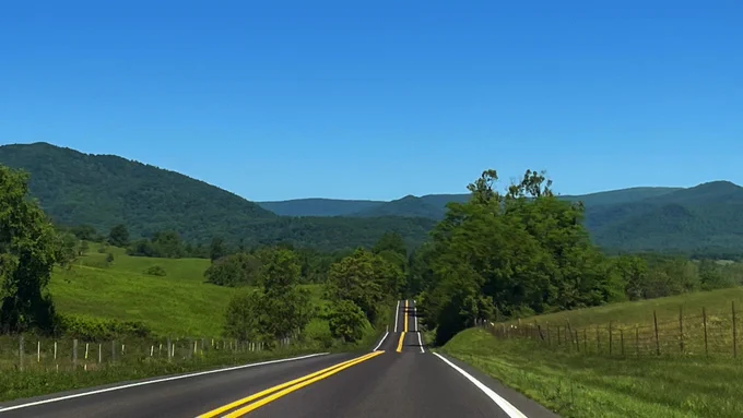 State Route 522 in Rappahannock County Virginia. Photo by @Lanny
