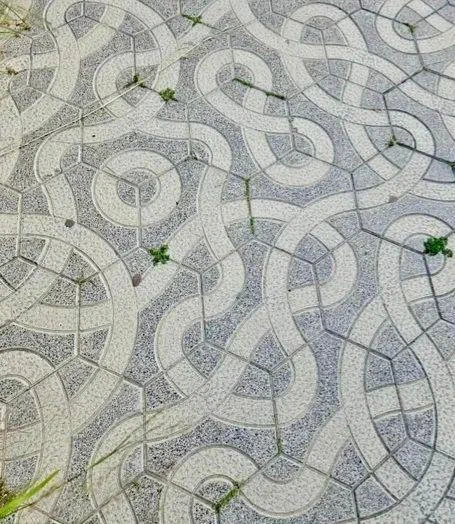 https://www.reddit.com/r/interestingasfuck/comments/1tu6hqj/all_of_this_tiles_are_the_same/