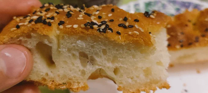 I wrote a blog post about Italy and mentioned focaccia, so I decided to bake it myself. It turned out great! Here is the result. 🥖🇮🇹

​#focaccia #baking #rscs #homemade