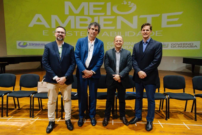 El FIDA estuvo representado por Arnoud Hameleers, Director País del FIDA para Brasil, y por Hardi Vieira, Coordinador de Programas del FIDA en el país. La ceremonia contó también con la presencia del Secretario de SEMAS, Adroilzo Fonseca, y de otras autoridades del Gobierno del Estado de Paraíba, socios institucionales, organizaciones de la sociedad civil, líderes rurales y familias agrarias participantes del proyecto.