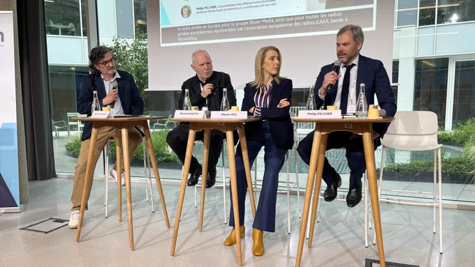 Table ronde avec Bernard Guetta, Sibyle Veil et Philip Pilcher, lors des Assises de la radio