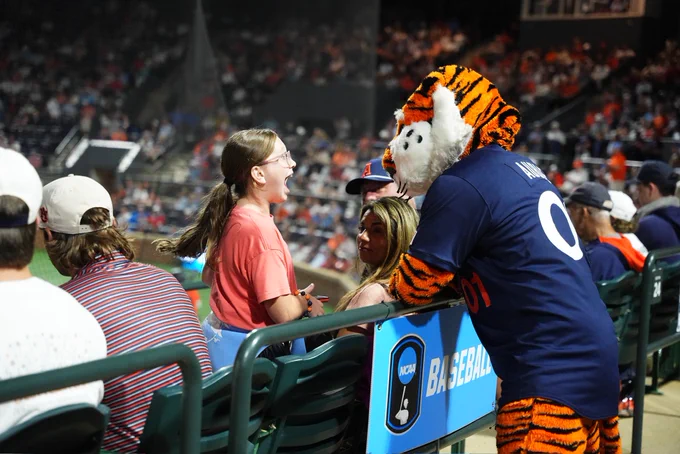 AUBIE and fan