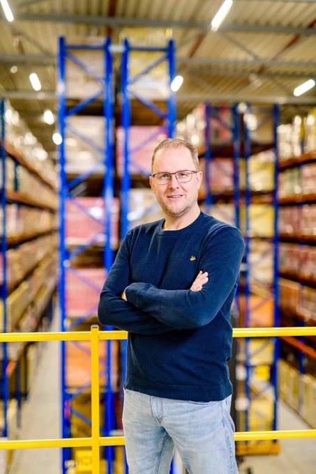 Veel operationsrollen draaien om het draaiende houden van bestaande processen. Maar wat als je de kans krijgt om die processen écht opnieuw vorm te geven? 👉 Jouw ideeën blijven bij ons niet op de tekentafel liggen: ondernemerschap wordt gestimuleerd en goede initiatieven worden snel omgezet in concrete actie.

𝗕𝗲𝗻 𝗷𝗶𝗷 𝗲𝗲𝗻 𝗢𝗽𝗲𝗿𝗮𝘁𝗶𝗼𝗻𝘀 𝗠𝗮𝗻𝗮𝗴𝗲𝗿 𝗱𝗶𝗲 𝘃𝗲𝗿𝗱𝗲𝗿 𝘄𝗶𝗹 𝗸𝗶𝗷𝗸𝗲𝗻 𝗱𝗮𝗻 𝗱𝗲 𝗱𝗮𝗴𝗲𝗹𝗶𝗷𝗸𝘀𝗲 𝗼𝗽𝗲𝗿𝗮𝘁𝗶𝗲? Dan hebben wij de baan voor jou. Solliciteer vandaag nog bij Rick Jans-Beken. 

🔗 https://jobs.voslogistics.com/nl/vacatures/operations-manager-transport-distributie

#vacature #operationsmanager #werkenbijvoslogistics