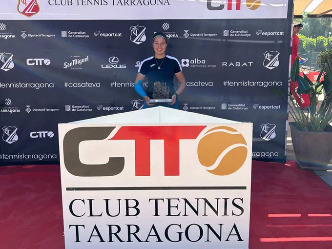 🟩⬜🟩#CEEDASevilla🟩⬜🟩⁣⁣⁣⁣⁣⁣⁣
⁣⁣⁣⁣⁣⁣⁣
🎾La tenista del #CEEDA, Valentina Carreras, se ha proclamado campeona de dobles en el ITF J60 de Tarragona.

🎾La malagueña continúa creciendo en el circuito ITF Júnior y en esta ocasión se ha llevado el título disputado sobre tierra batida en las instalaciones del Club Tennis Tarragona junto a Luisa María Oprescu.
⁣⁣
📲https://www.ceeda.info/la-tenista-del-ceeda-valentina-carreras-conquista-el-titulo-de-dobles-en-el-itf-j60-de-tarragona/

#CEEDAndalucía