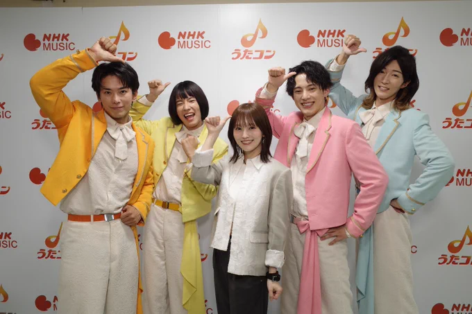 絶賛一世風靡中のモナキさん！！全力のパフォーマンスと明るさ、トークになった時の面白さ、頭の良さ、
歌っていても喋っていても元気をくれる最高のエンターテイナー🥹👏(生で見るモナキの皆さん、想像してたより背が高くて並んだ自分が小さすぎて恥ずかしい！！しらんけど！)